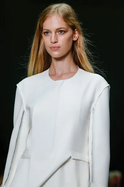 Look 18